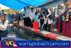 Ratusan Warga Serta Pelaku UMKM Banyuwangi Panen Ikan Bareng Bu Ipuk