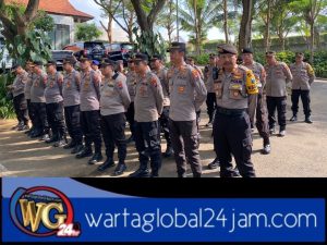 Ratusan Personil Polresta Banyuwangi Gelar Pengamanan Penetapan Bakal Calon Bupati Dan Wakil Bupati Berlangsung Kondusif