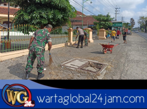 TNI Jalin Keakraban dengan Masyarakat melalui Karya Bakti