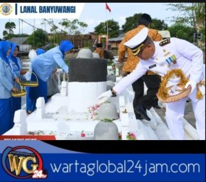 DANLANAL Banyuwangi Pimpin Ziarah Nasional Peringati HUT KE-79 TNI di TMP WISMA RAGA SATRIA LAUT Pasukan ALRI 0032 Banyuwangi